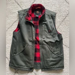 Flannel lined work vest. This rugged vest keeps you warm and is comfortable.